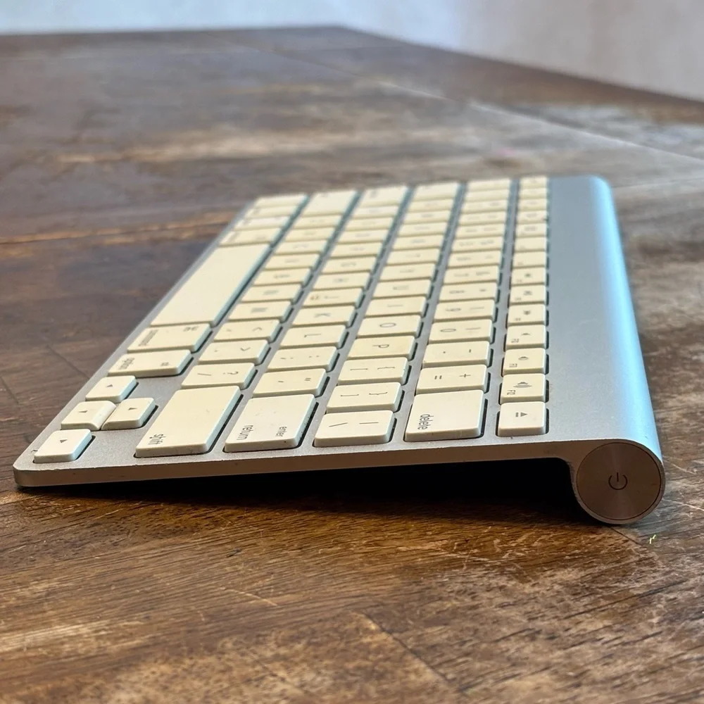Apple Magic Keyboard‎ Bluetooth Wireless Original Aluminum Slim A1314 Powers On